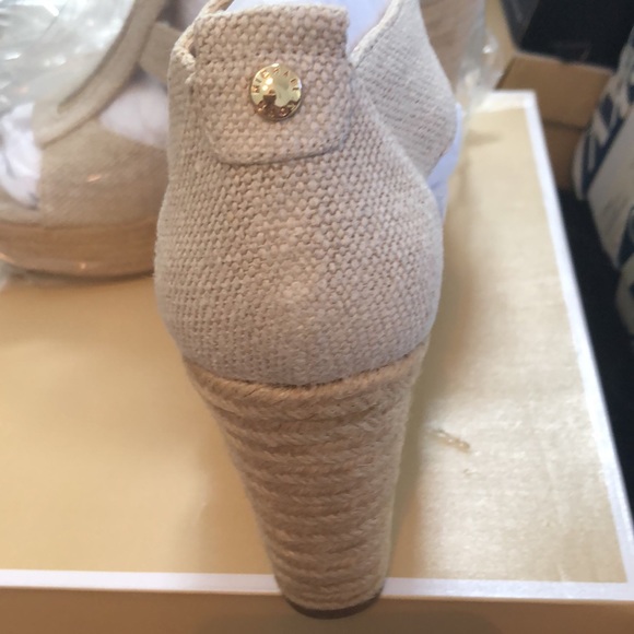 NWT MUCHAEL KORS NUDE CANVAS ESPADRILLE - Picture 2 of 4